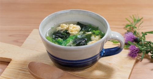 野菜とわかめの具沢山中華風卵スープ